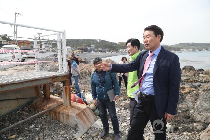 주전몽돌해변 쉼터 교체공사 현장방문 의 사진