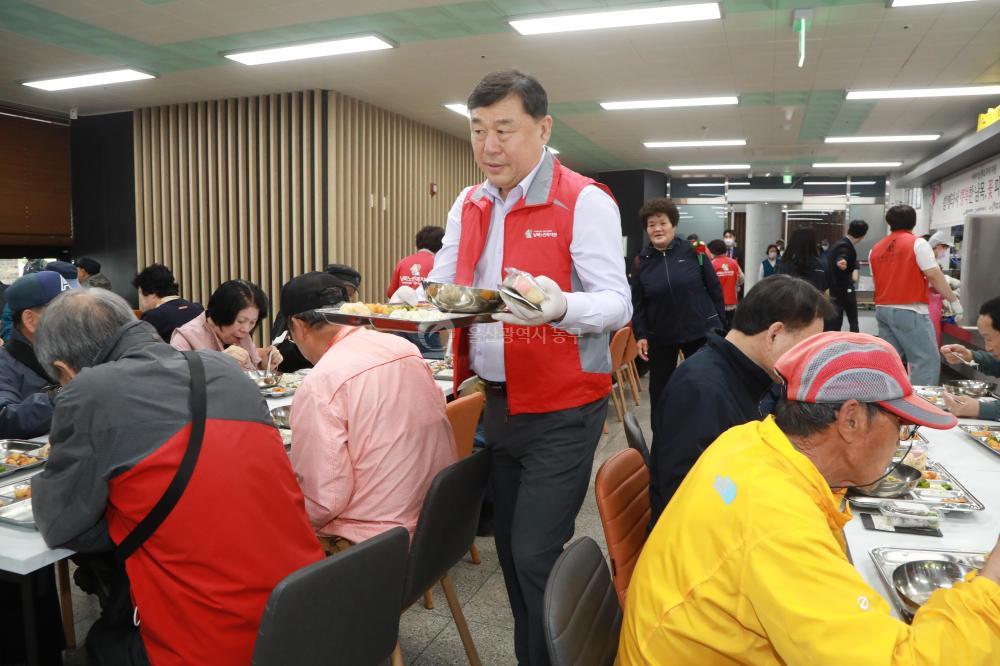 김종훈 동구청장, 배식봉사활동 의 사진