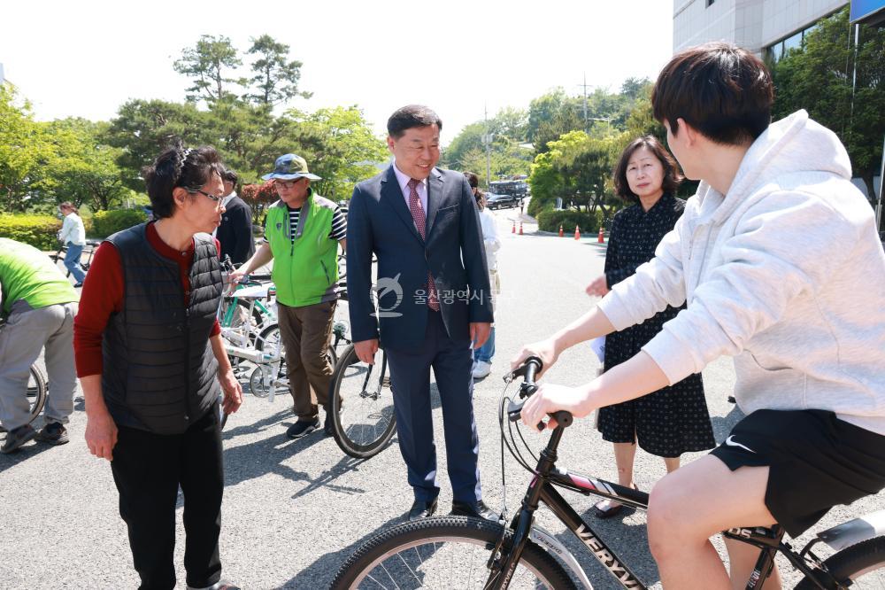 희망을키우는일터 리폼자전거 전달 의 사진