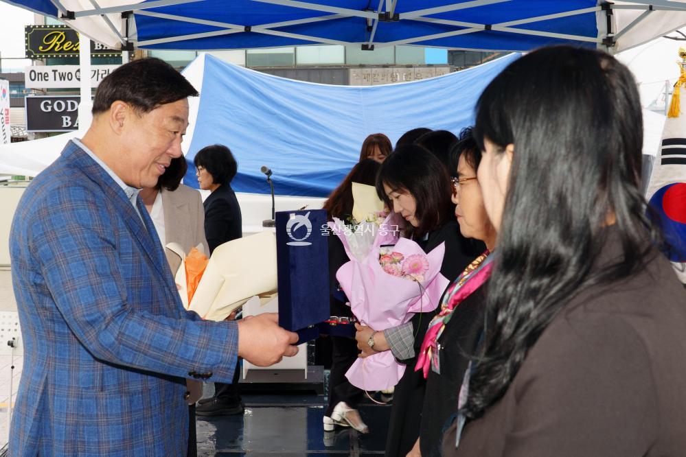 동구 사회복지박람회의 사진