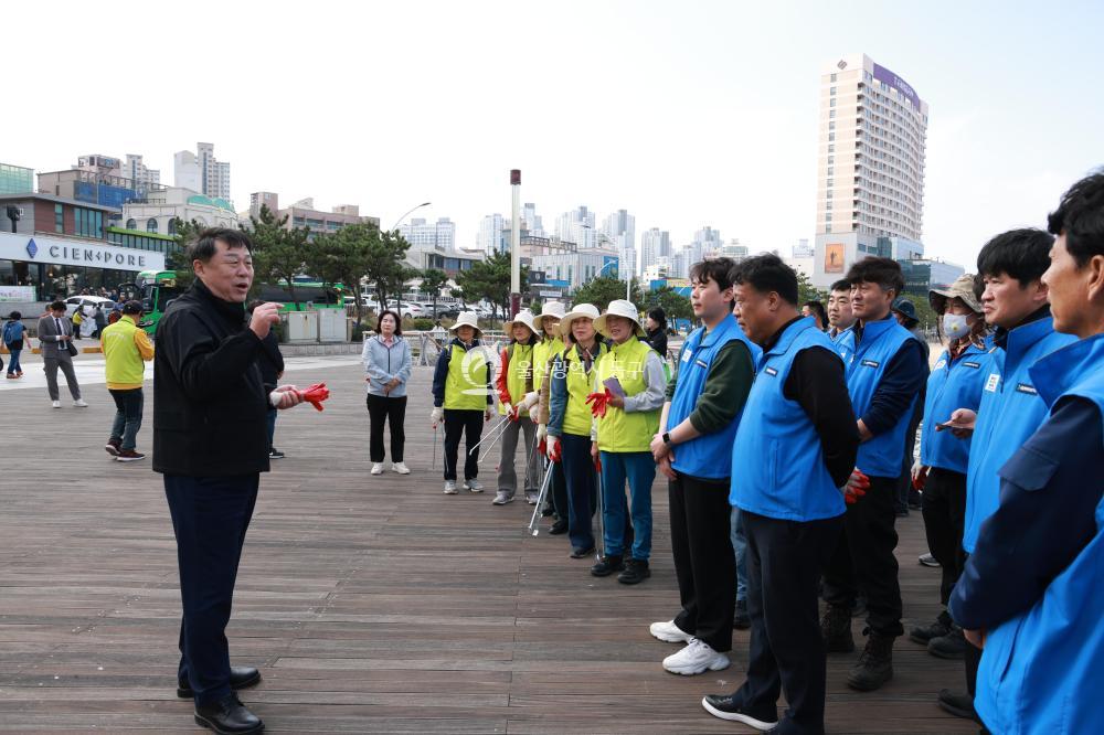 동구-HD현대건설기계 합동 플로깅의 사진