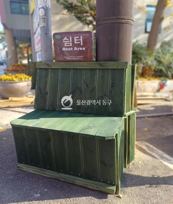 전하2동 쓰레기 적치 전봇대 '마을 쉼터' 전환의 사진