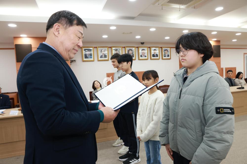 청소년 육성위원회의 사진