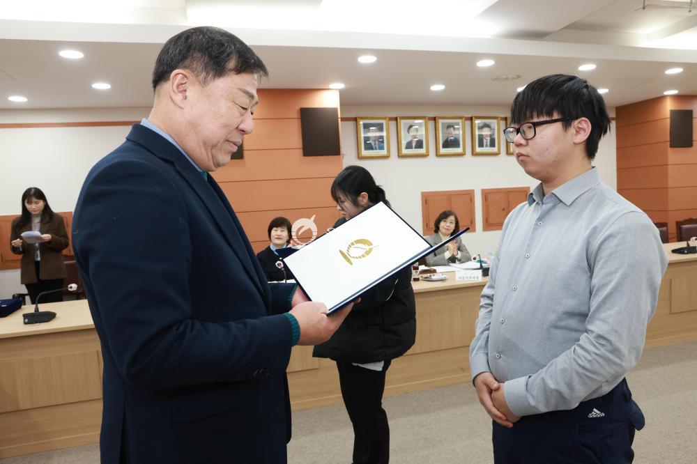 청소년 육성위원회의 사진