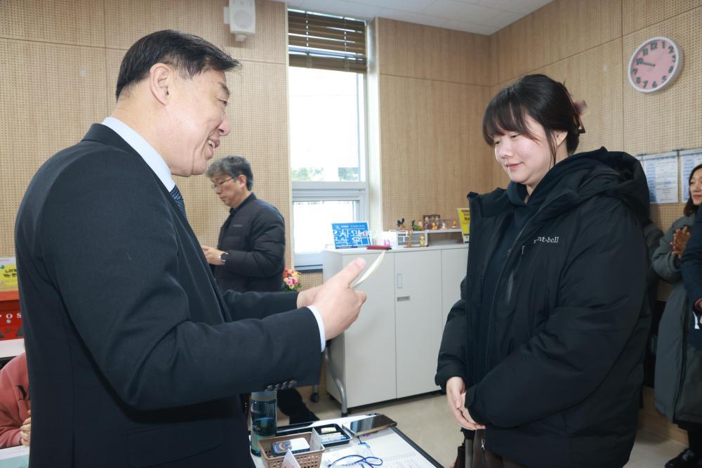 동구여성새일센터 집단상담프로그램 수료식의 사진