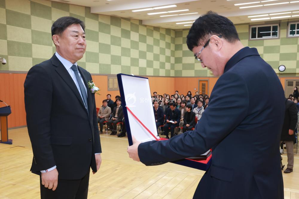 민선9대 김종훈 동구청장 퇴임식의 사진