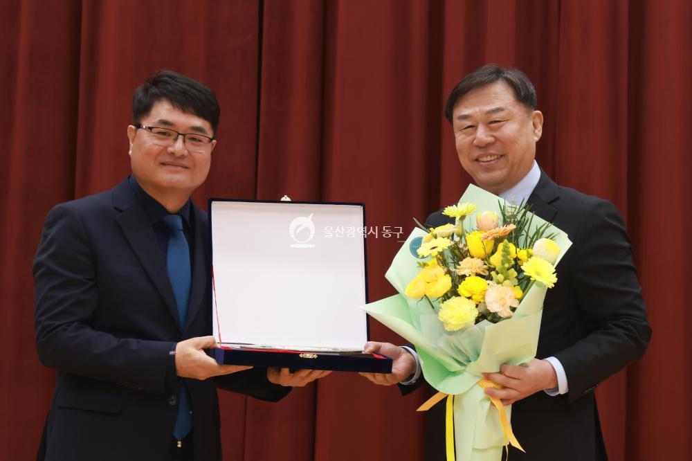 민선9대 김종훈 동구청장 퇴임식의 사진