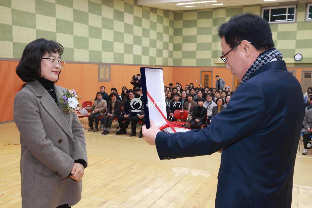 민선9대 김종훈 동구청장 퇴임식의 사진