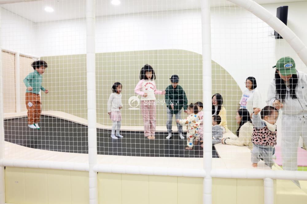 전하체육시설 유아놀이실 개소의 사진