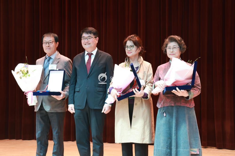 어버이날 노인복지관 합동 기념식의 사진