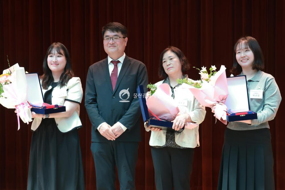 어버이날 노인복지관 합동 기념식의 사진