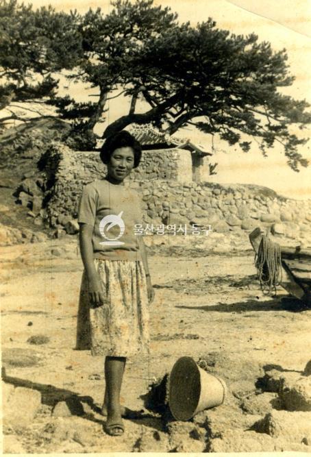 미포만 물양장과 마을 사람들  1964의 사진