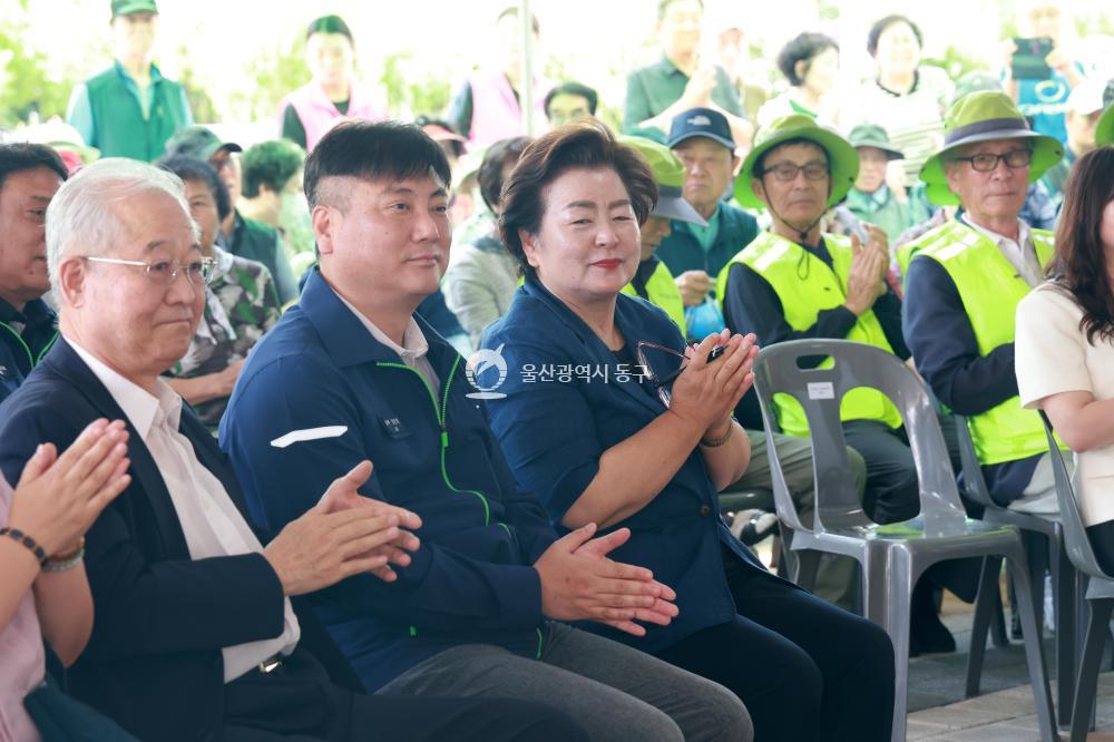 남목노인복지관 부설 주차장 준공식의 사진
