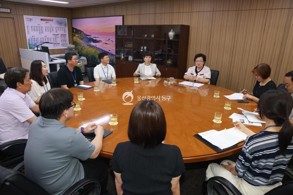 민원친절 우수 공무원 표창 수여 및 간담회의 사진