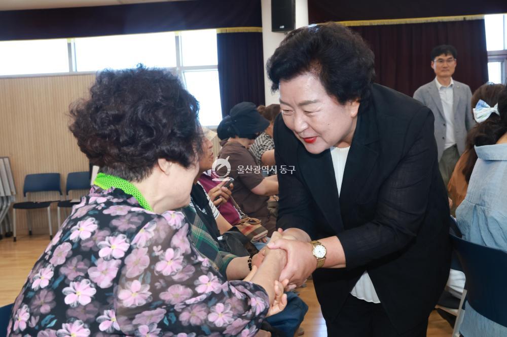 천기옥 동구청장, 일산동 초도방문의 사진