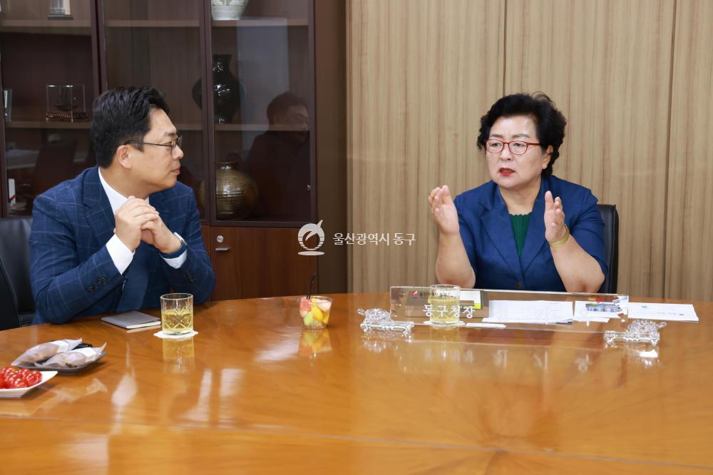 천기옥 동구청장, 현대백화점 울산점과 면담의 사진