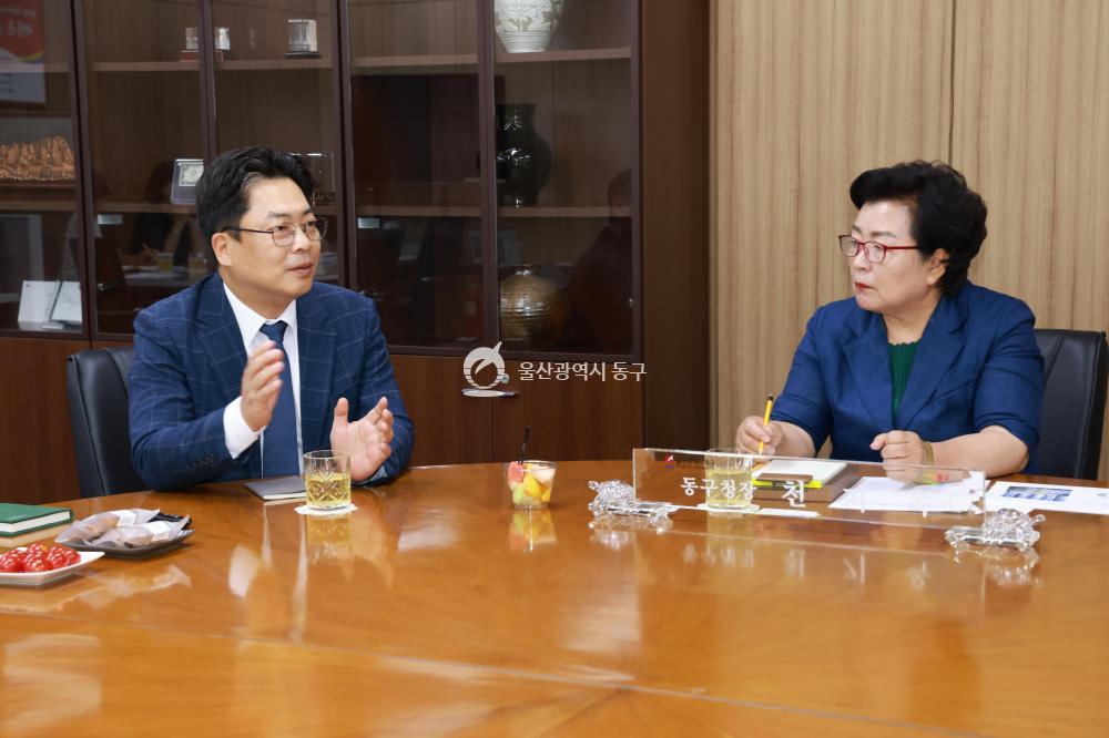 천기옥 동구청장, 현대백화점 울산점과 면담의 사진
