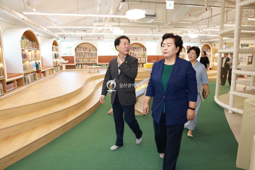 제1호 동 평생학습센터 현판식의 사진