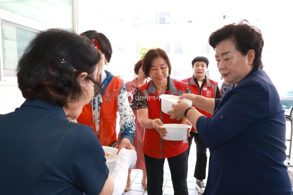 화정동 통장회 삼계탕데이의 사진