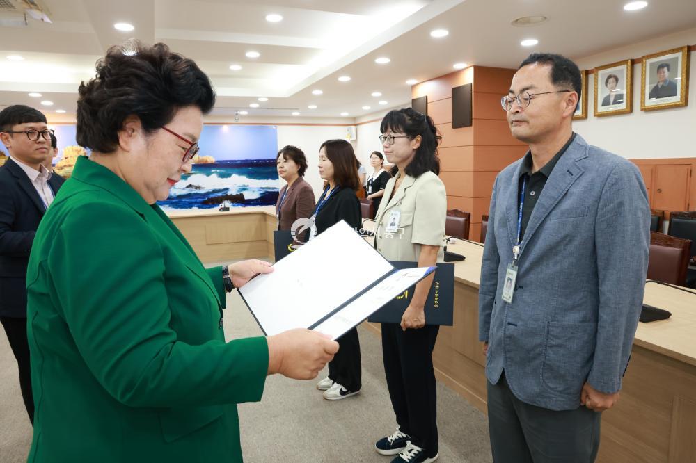 5급 이상 임용장 수여식의 사진
