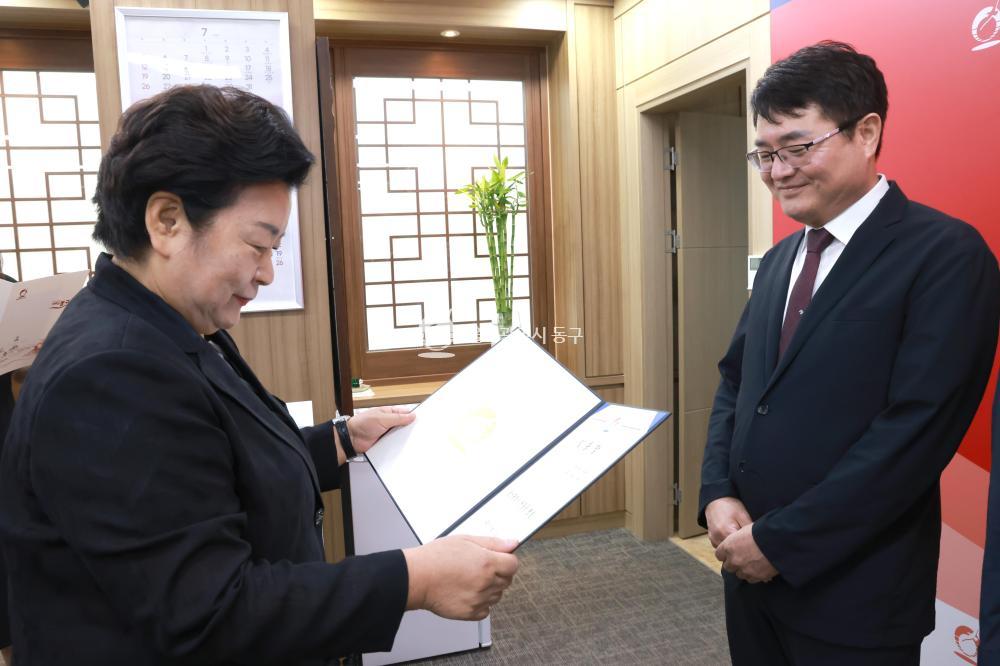 하반기 5급 이상 인사교류자 임용장 수여식의 사진