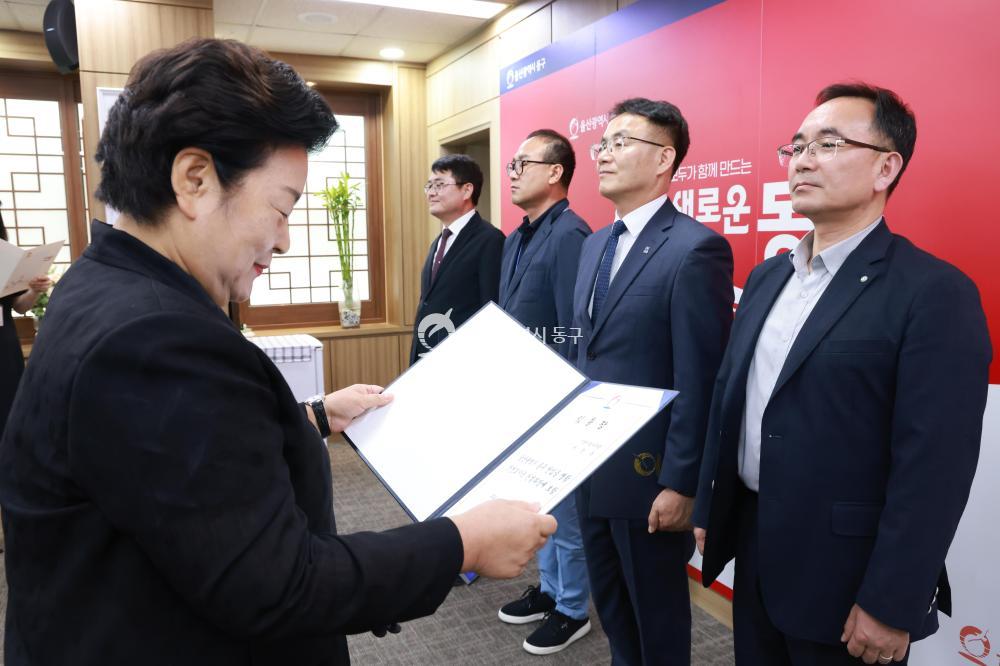 하반기 5급 이상 인사교류자 임용장 수여식의 사진
