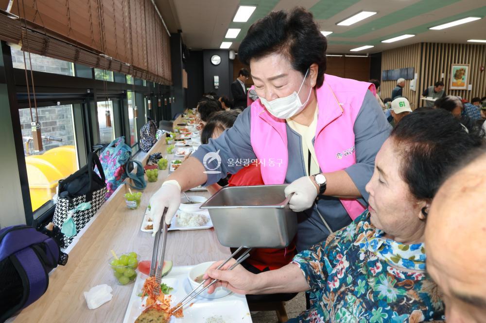 남목노인복지관 말복맞이 무료 특식 제공
