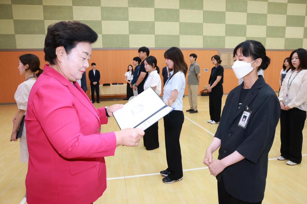 하반기 6급 이하 임용장 수여식의 사진