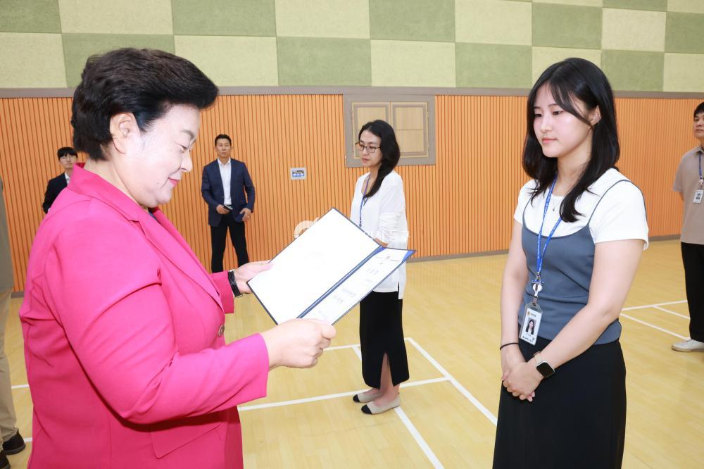 하반기 6급 이하 임용장 수여식의 사진
