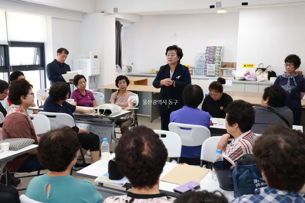 천기옥 동구청장, 방어진활어센터 상인 간담회의 사진