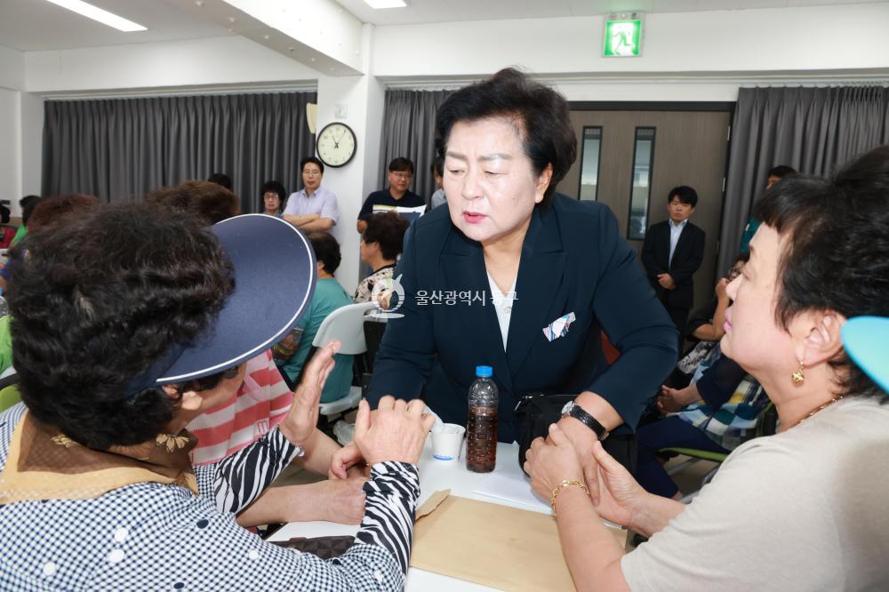 천기옥 동구청장, 방어진활어센터 상인 간담회의 사진