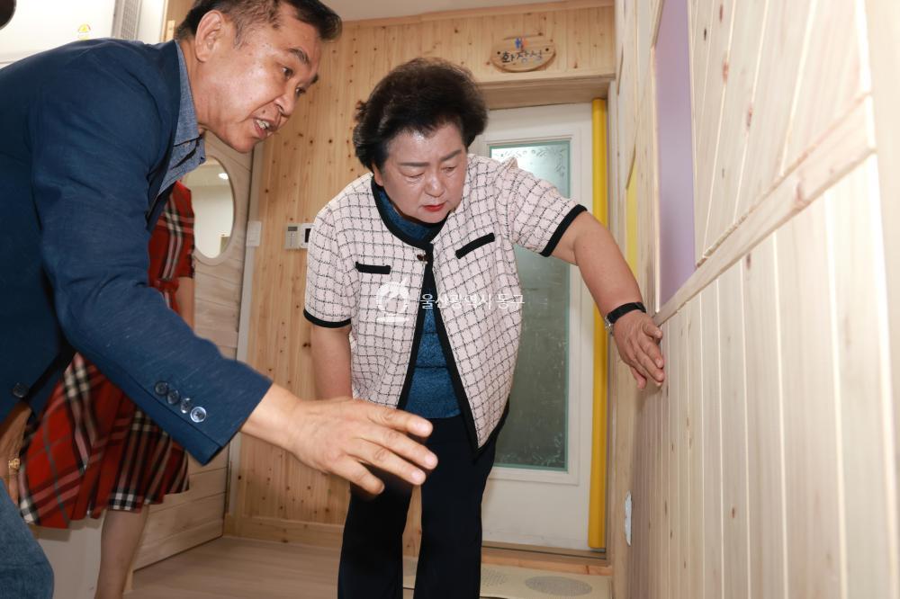 어린이 이용시설 목조화사업 현판식의 사진