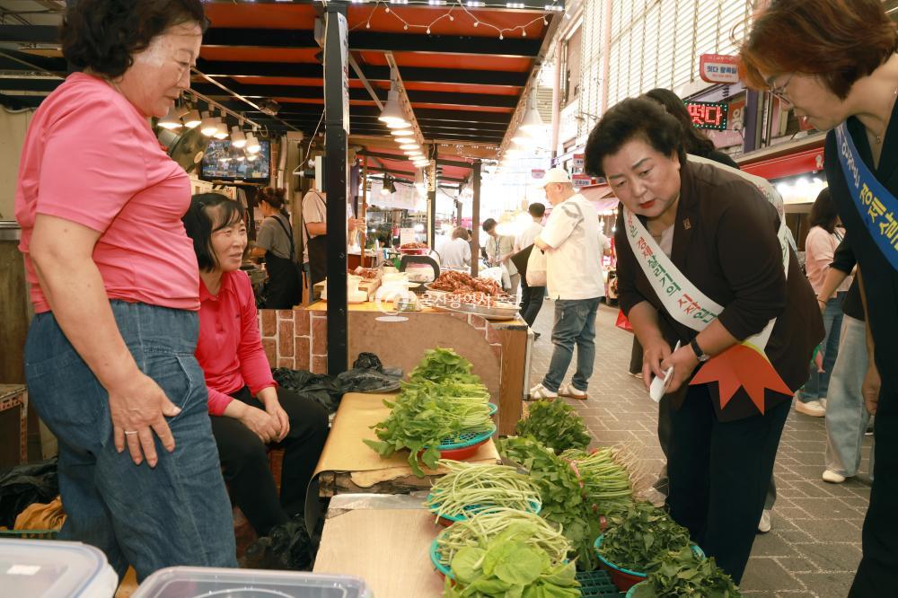 추석맞이 전통시장 장보기 행사의 사진