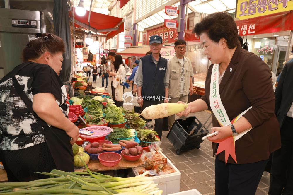 추석맞이 전통시장 장보기 행사의 사진