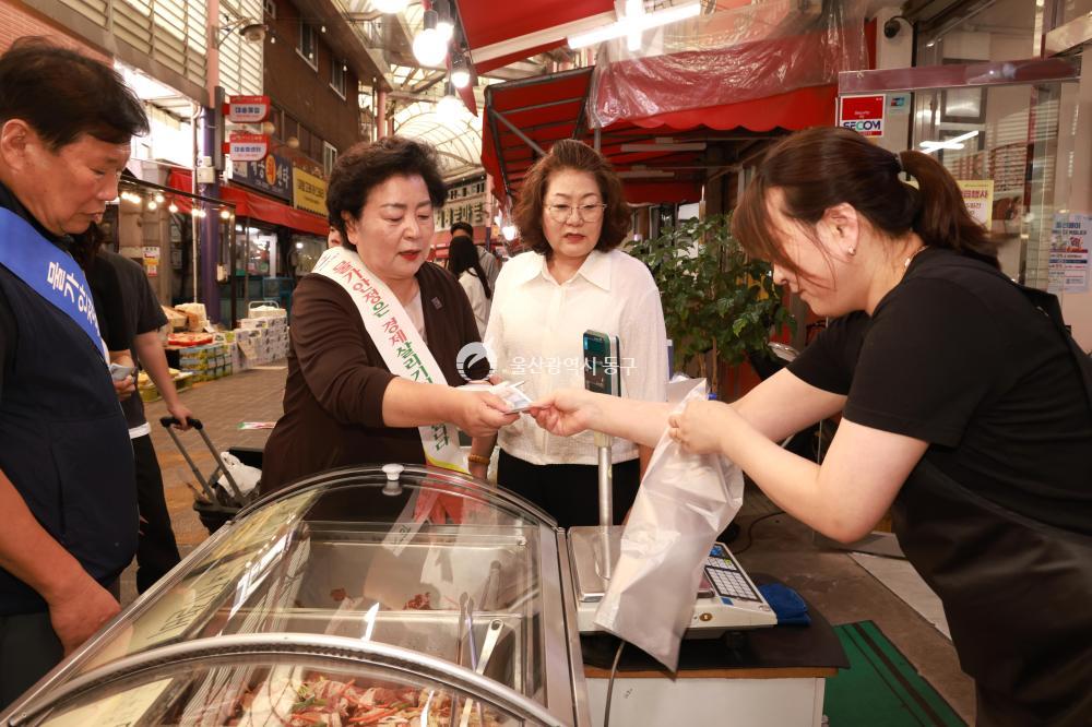 추석맞이 전통시장 장보기 행사의 사진
