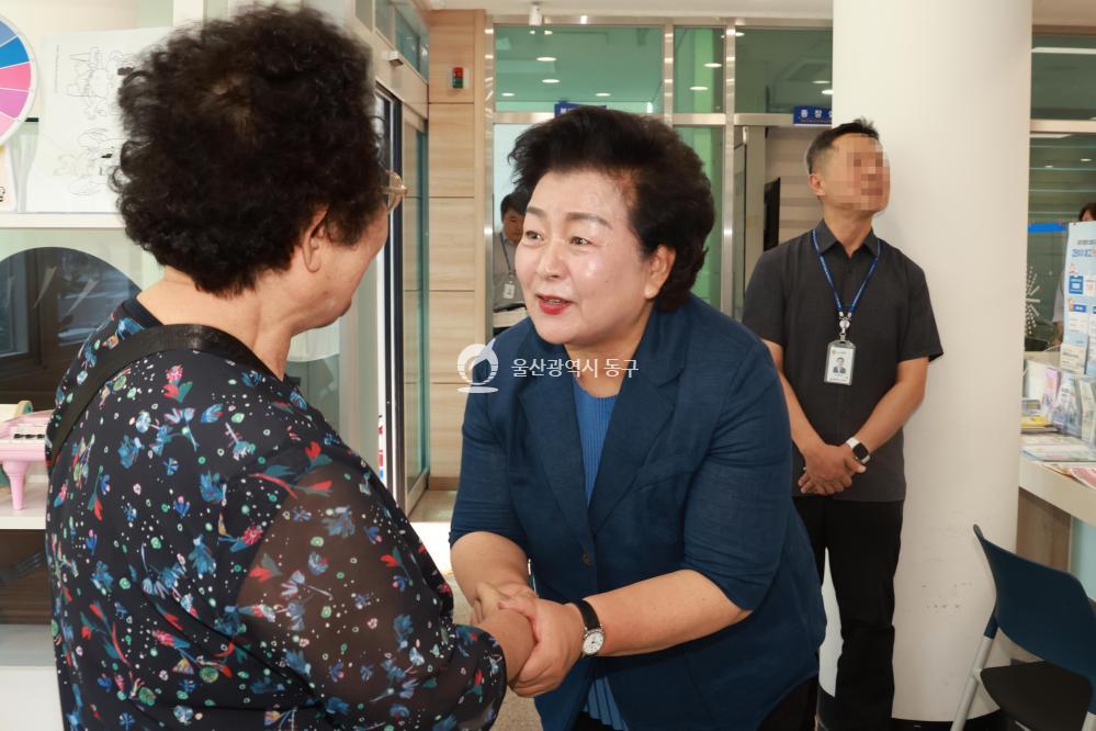 천기옥 동구청장, 추석맞이 동 직원 격려방문
