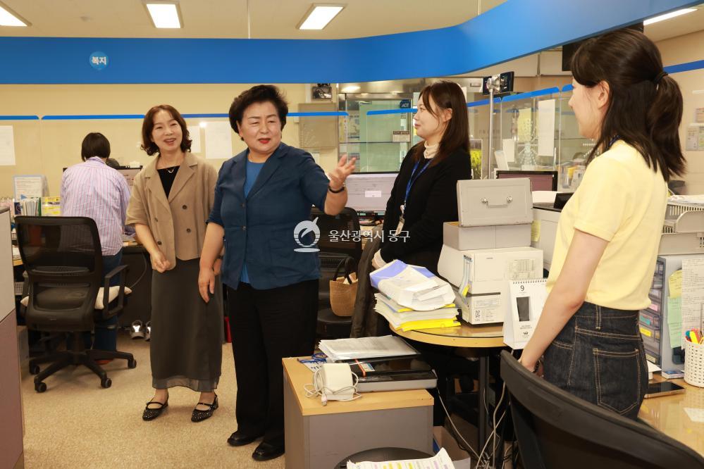 천기옥 동구청장, 추석맞이 동 직원 격려방문의 사진