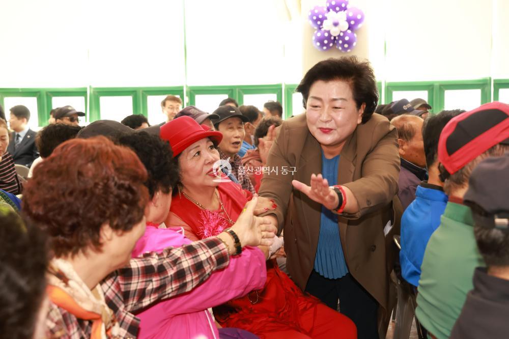 전하2동 노인의 날 행사의 사진