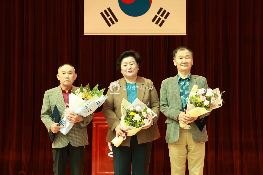 화정동 노인의 날 행사의 사진