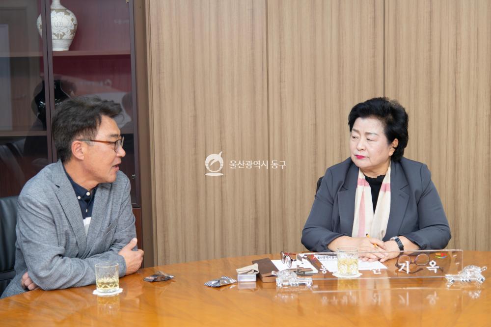 화진초 학생 프로젝트 운영 성금전달의 사진