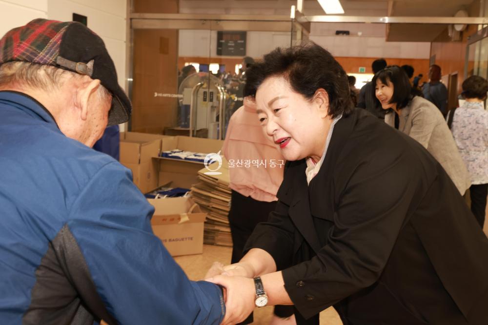 동구 시니어클럽 문화행사의 사진