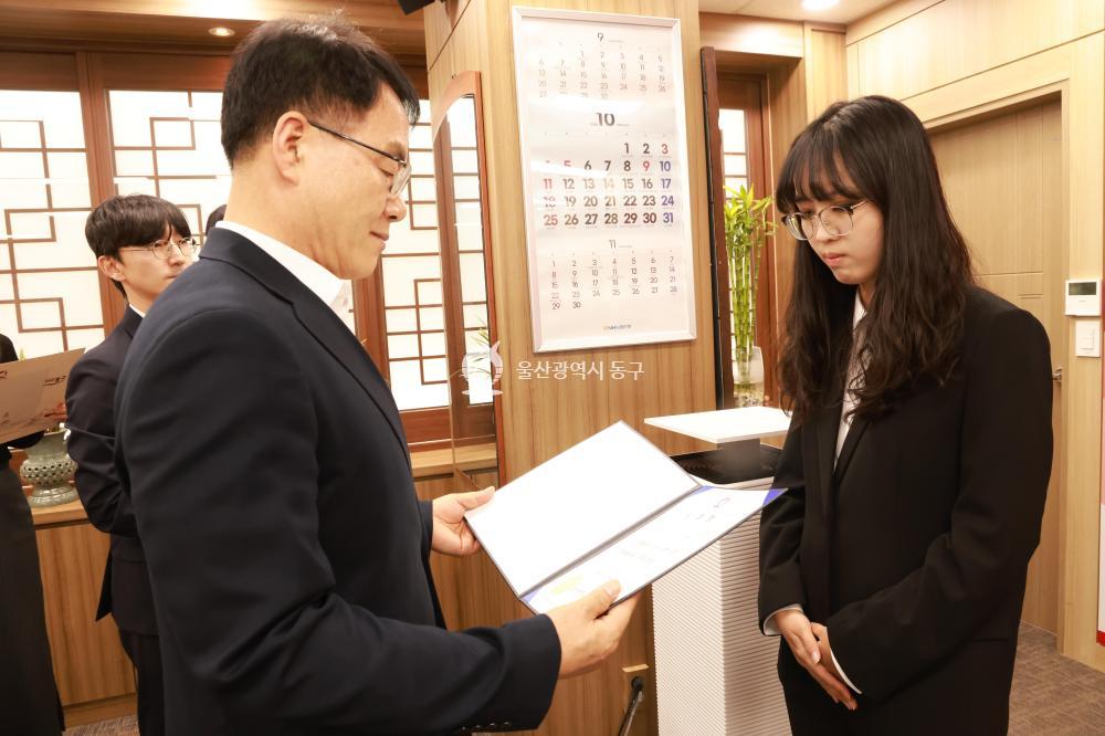 신규 임용장 수여식의 사진