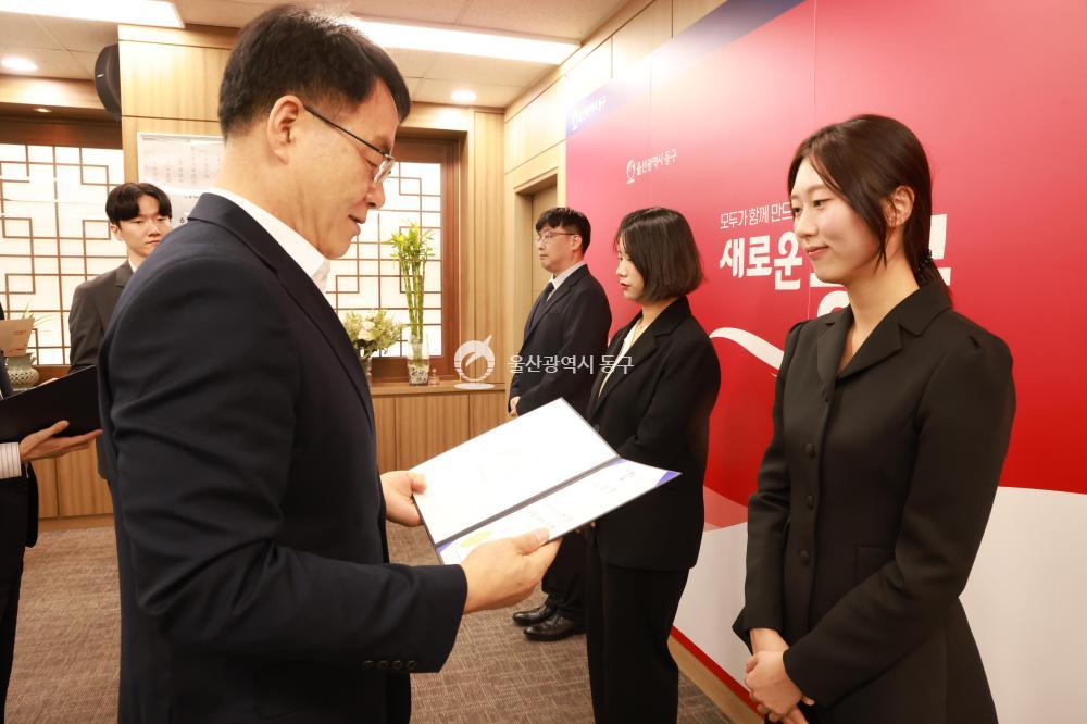 신규 임용장 수여식의 사진