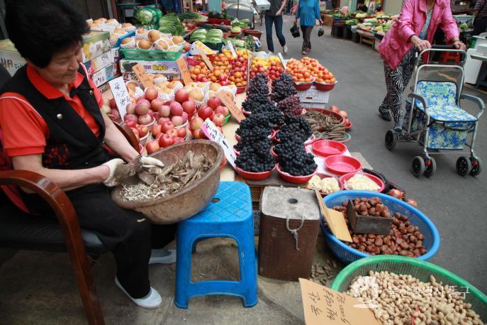 월봉시장 과일가게의 사진