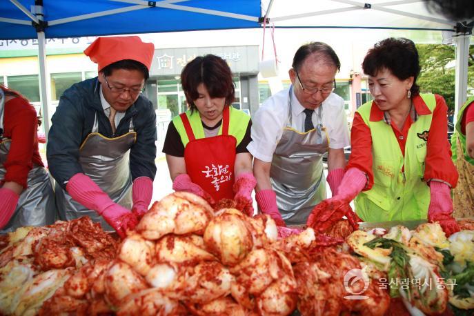 사랑의 김장담그기 행사 의 사진