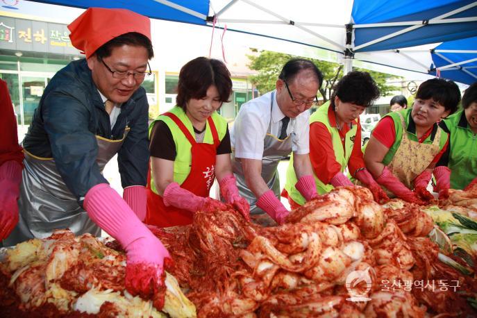 사랑의 김장담그기 행사 의 사진