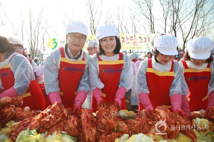 현대중공업 사랑의 김장담그기 의 사진