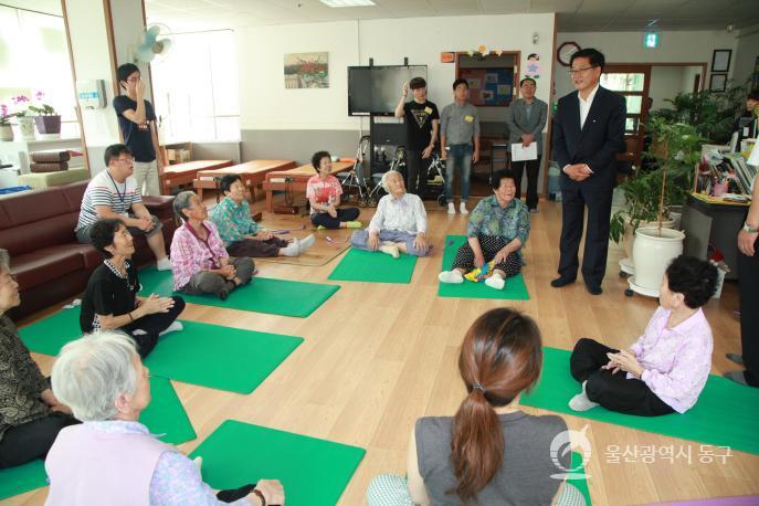 동구노인복지관 방문 의 사진