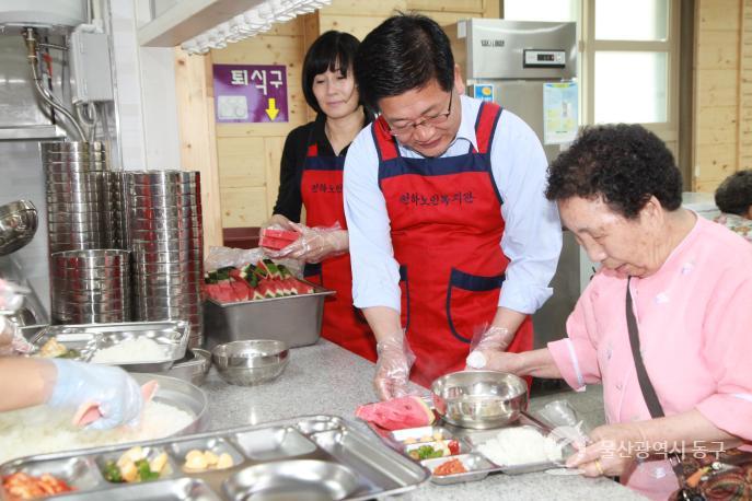 중복맞이 삼계탕 배식 봉사활동 의 사진