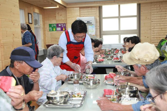 중복맞이 삼계탕 배식 봉사활동 의 사진